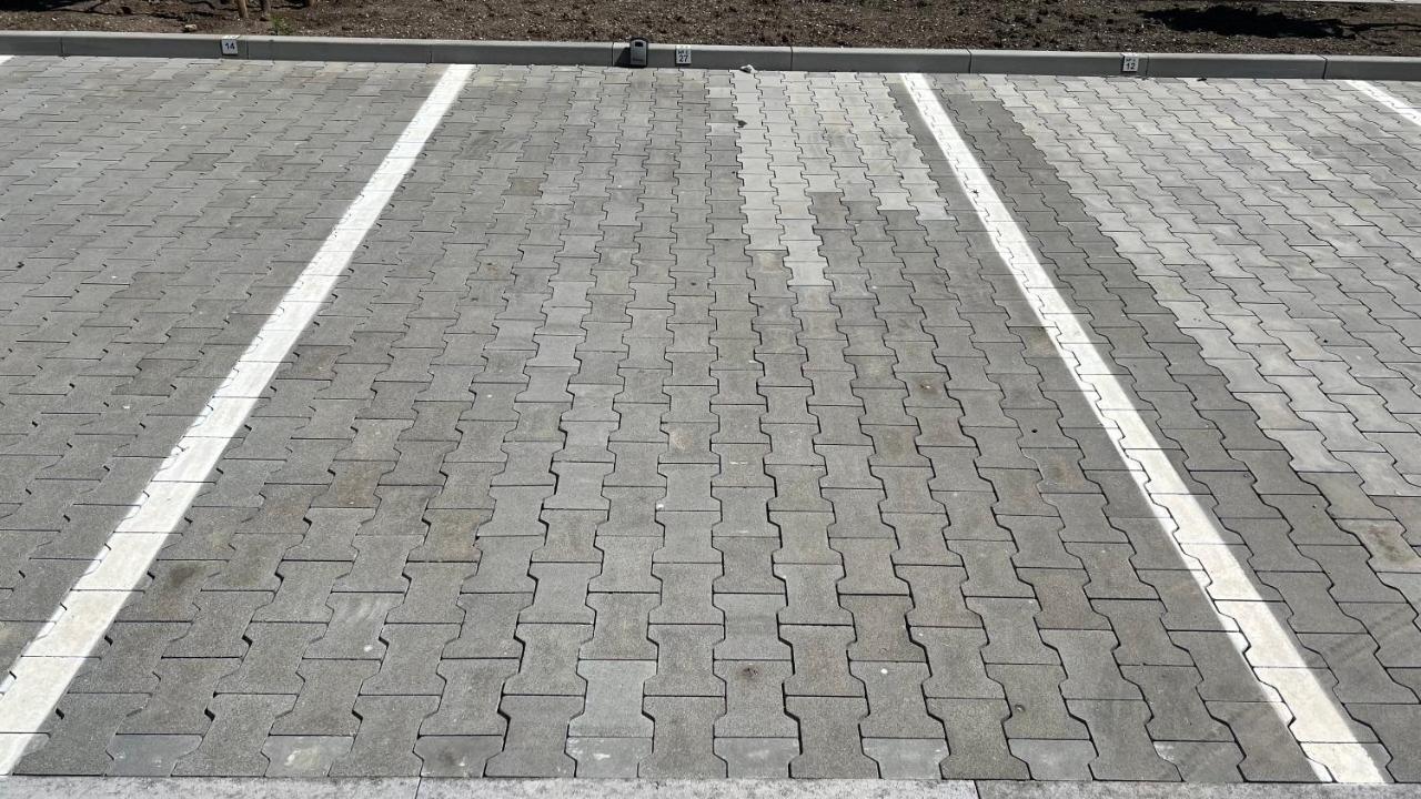 Liptovský Mikuláš 2 Room Apartment With Balcony מראה חיצוני תמונה