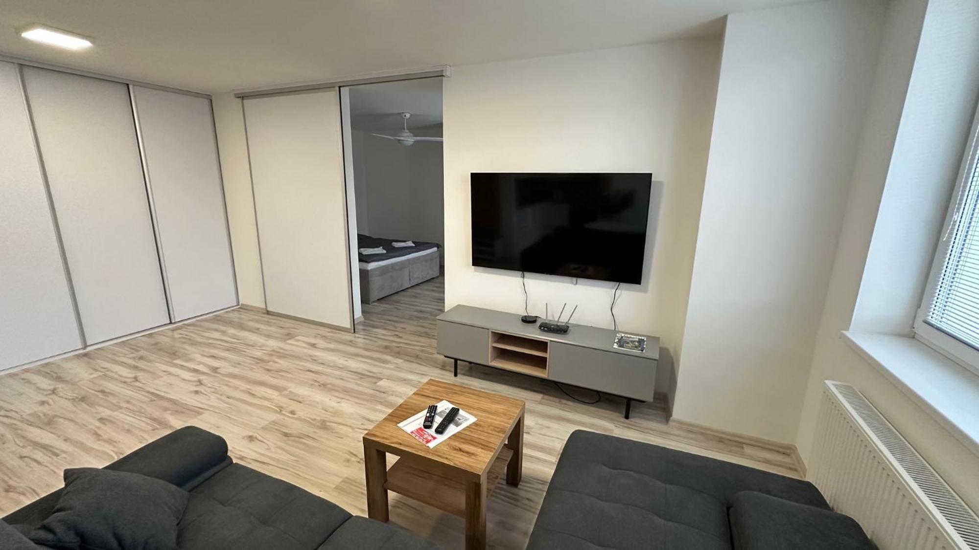 Liptovský Mikuláš 2 Room Apartment With Balcony מראה חיצוני תמונה
