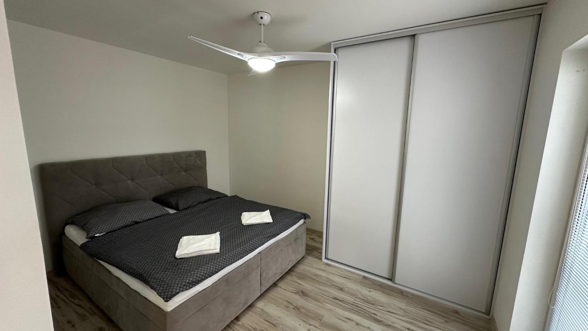 Liptovský Mikuláš 2 Room Apartment With Balcony מראה חיצוני תמונה