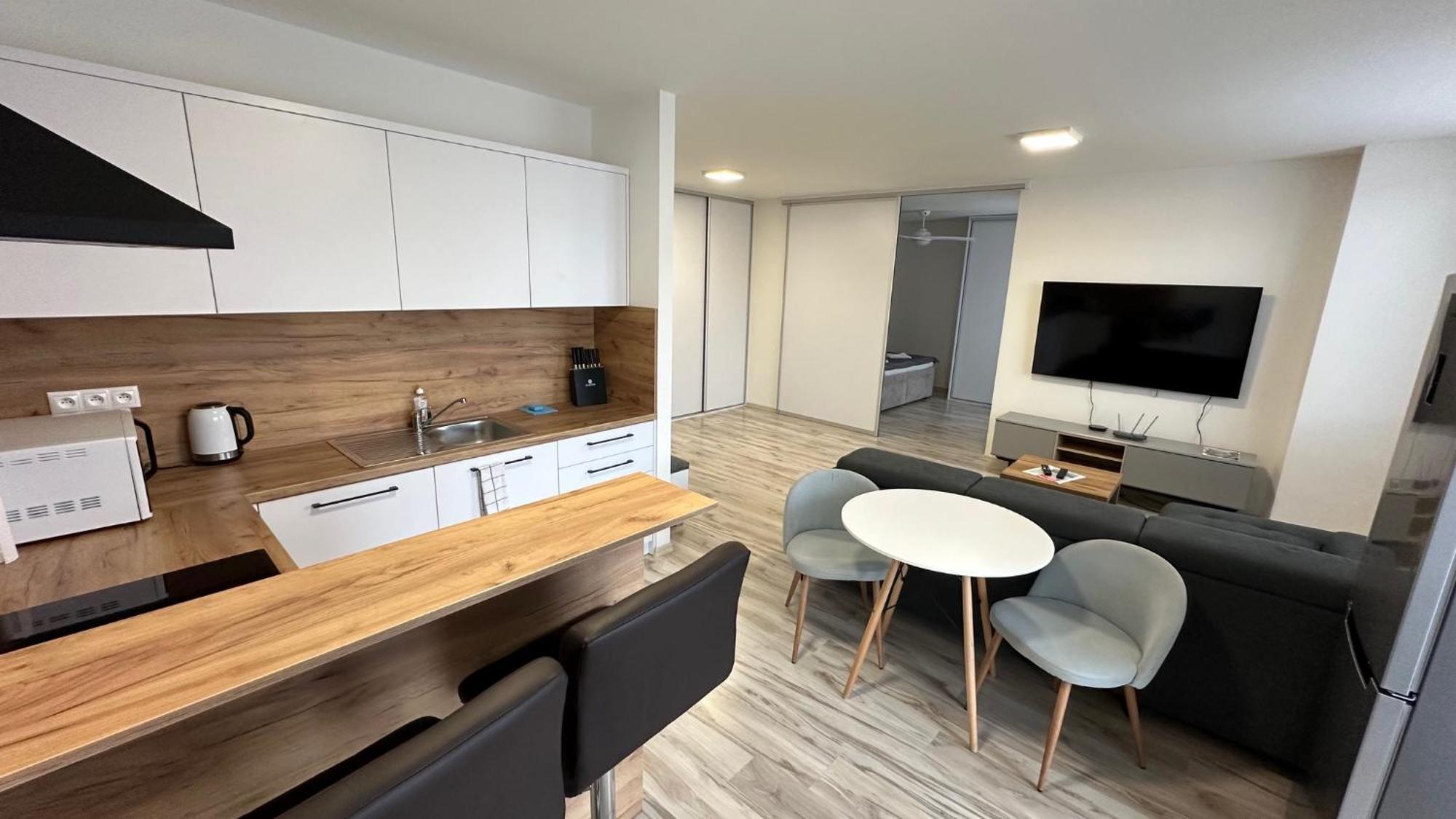 Liptovský Mikuláš 2 Room Apartment With Balcony מראה חיצוני תמונה
